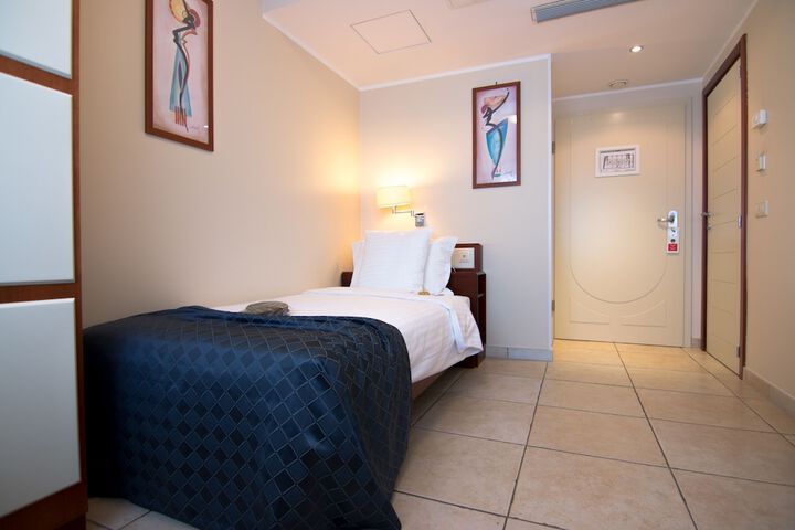 Room 10 of 55