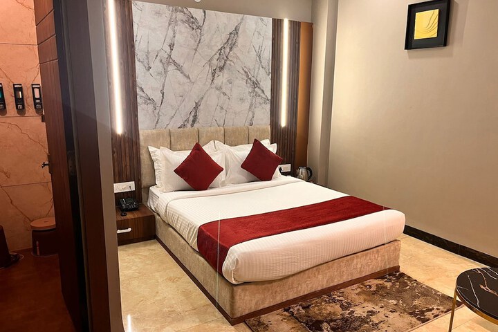 Room 2 of 6