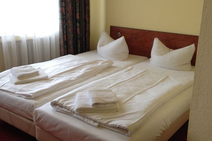 Room 10 of 37