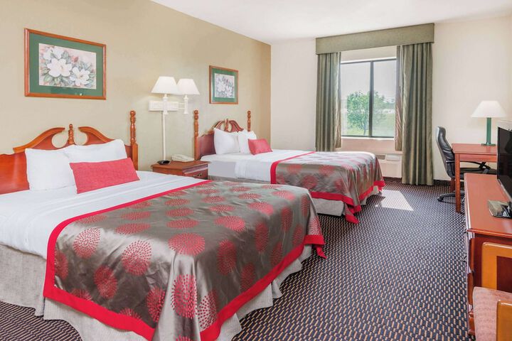 2 Queen Beds (9 of 14)