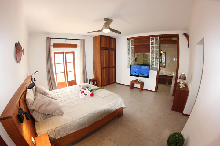 Room 2 of 10