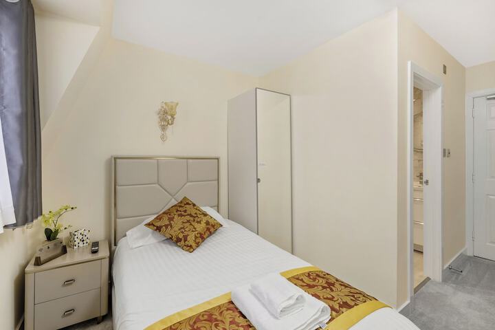 Room 15 of 90