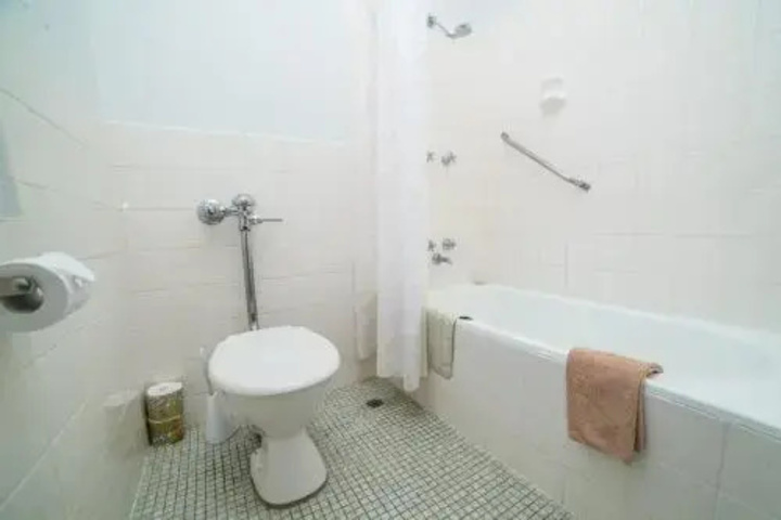 Room 9 of 19