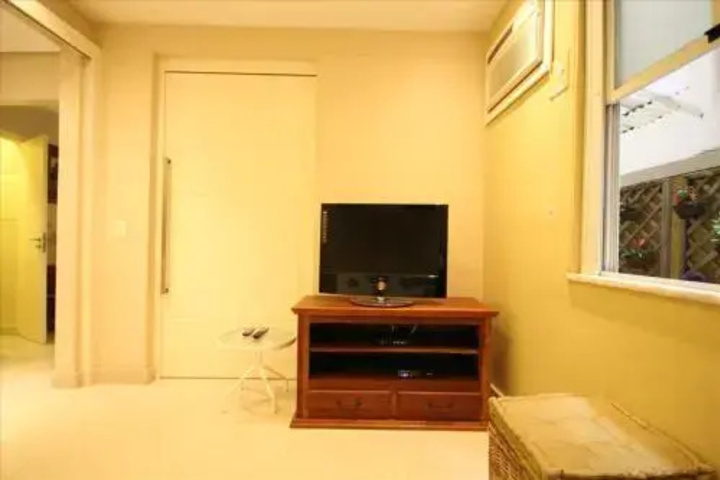 Room 6 of 12
