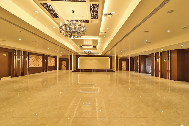 Ballroom/Hall 48 of 53