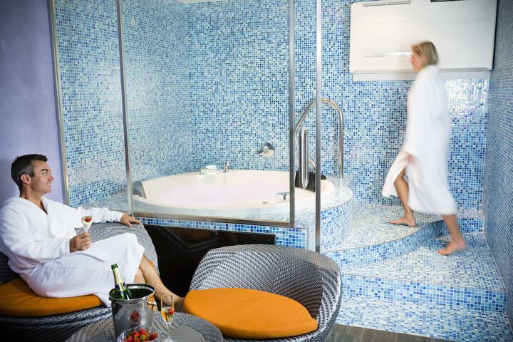 Pools & Facilities