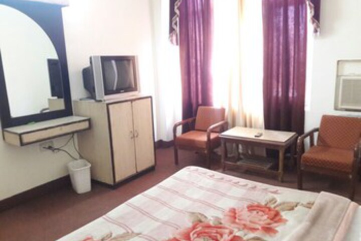 Room 32 of 35