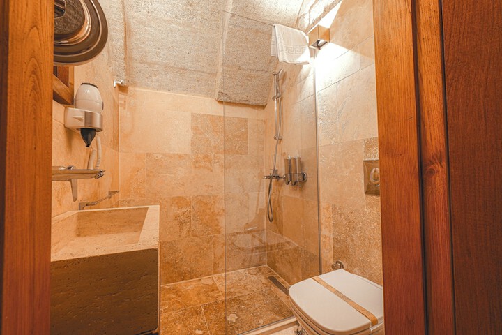 Room 82 of 119