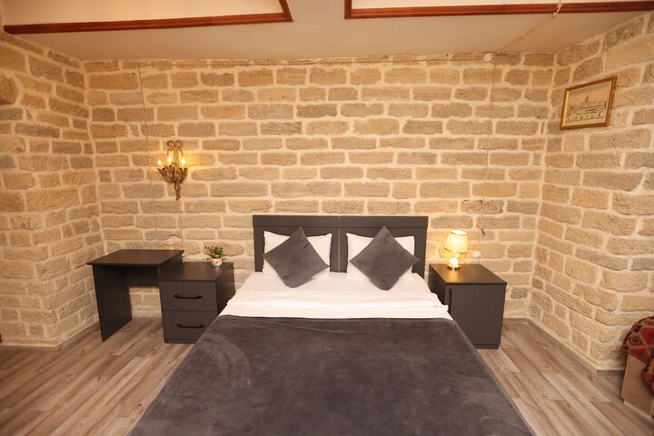 Room 5 of 65
