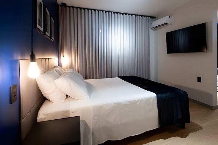 Room 10 of 93