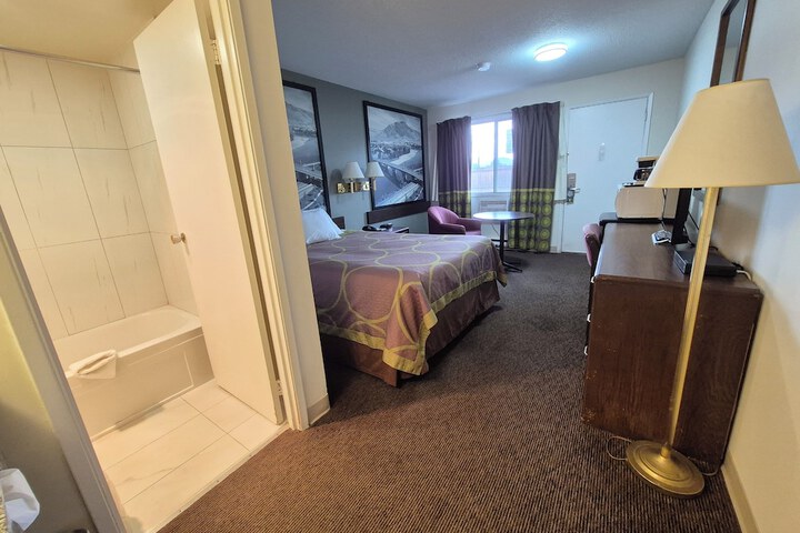 Room 19 of 36