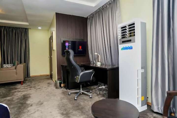 Room 9 of 40