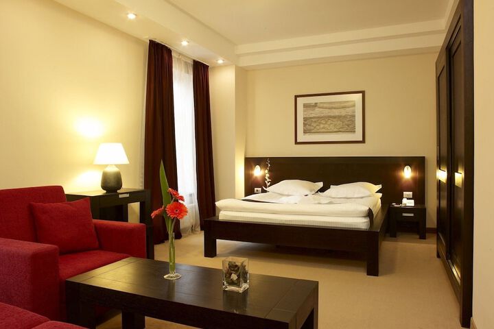 Room 13 of 34