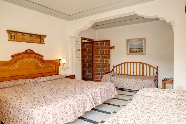 Room 4 of 32