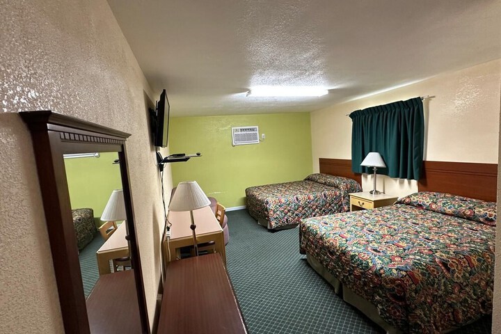 Room 17 of 27