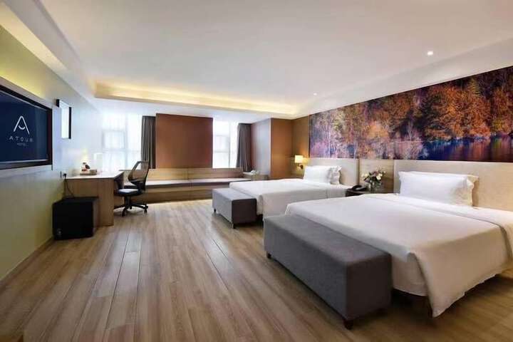 Room 6 of 13