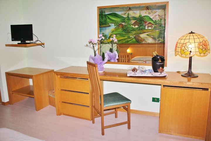 Room 6 of 61