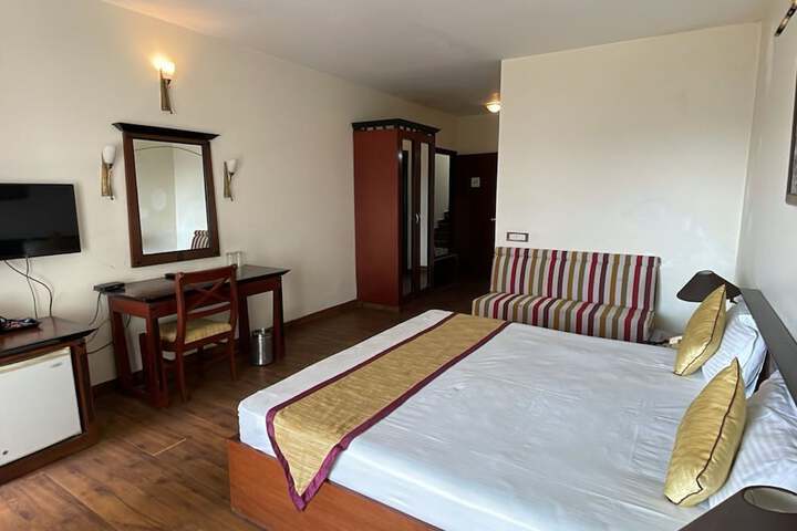 Room 3 of 35