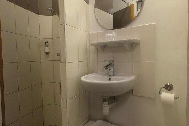 Room 33 of 47