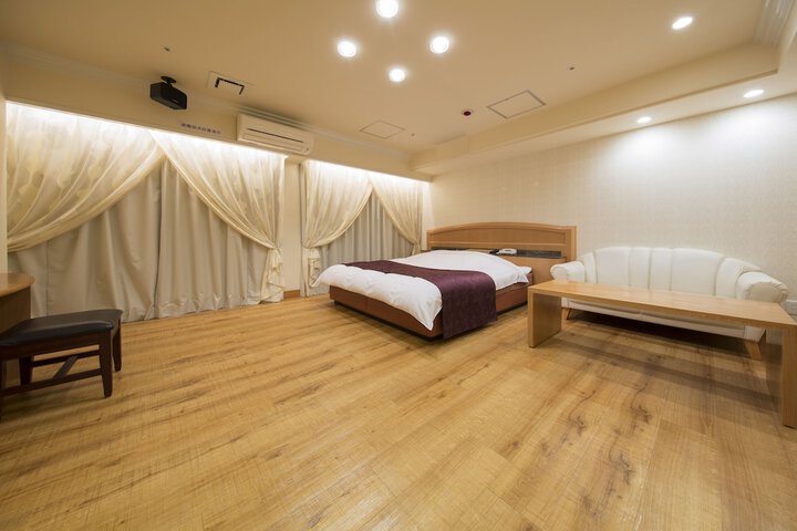 Room 5 of 63