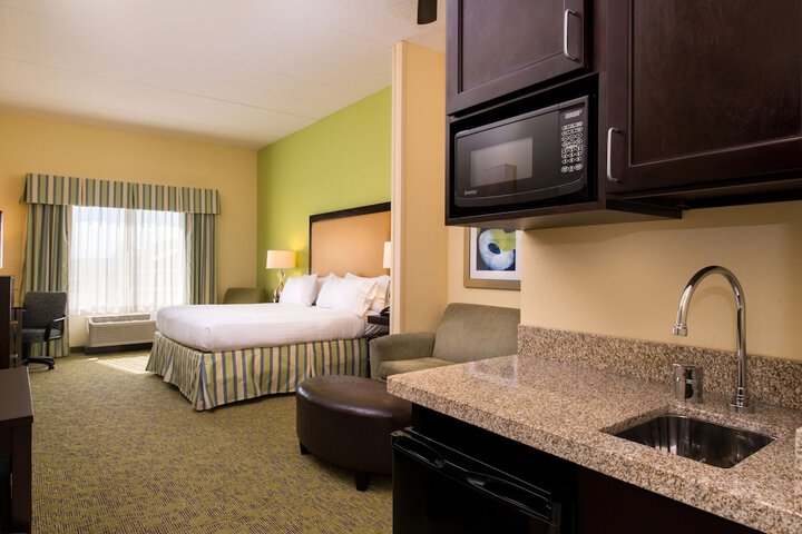 1 King Bed (24 of 26)
