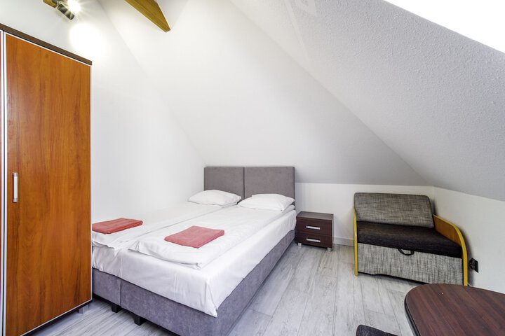 Room 15 of 50