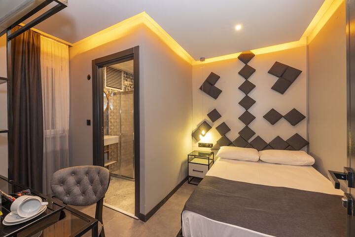 Room 9 of 49