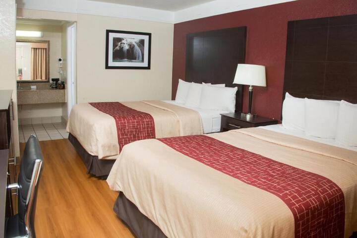Deluxe 2 Double Beds (5 of 10)
