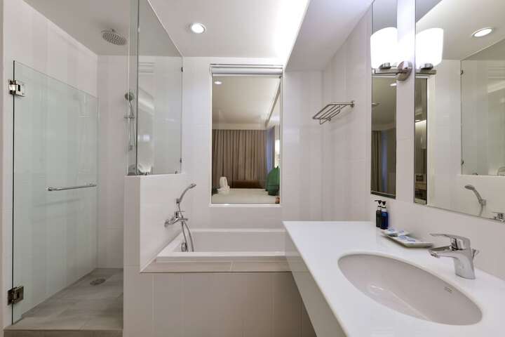Room 42 of 108