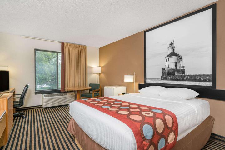 1 King Bed (2 of 10)