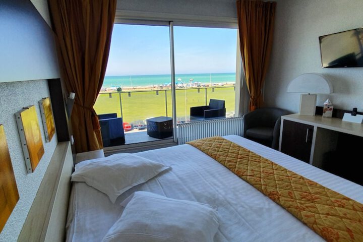 Room 16 of 38