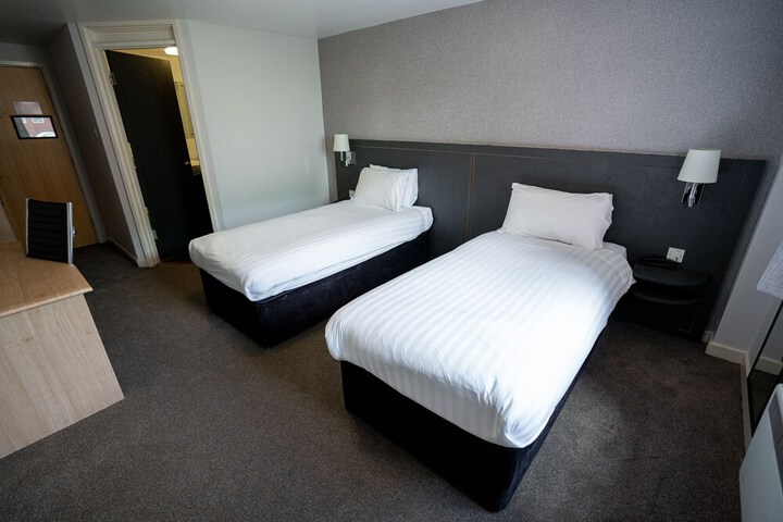 Room 16 of 44