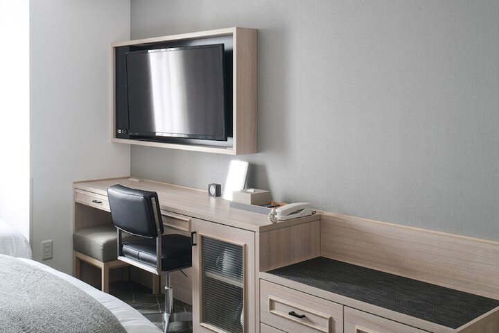 Room 25 of 90