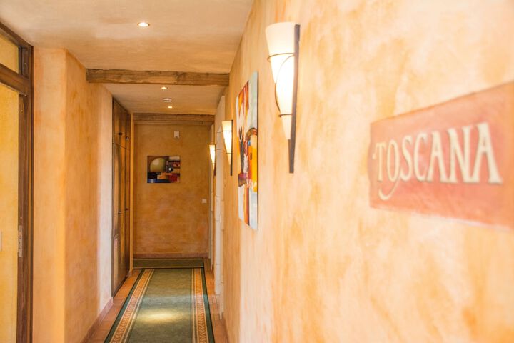 Ballroom/Hall 59 of 66