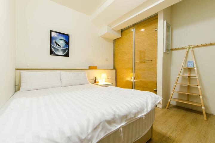 Room 2 of 3