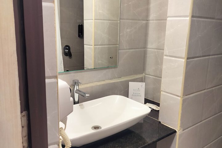 Room 10 of 11