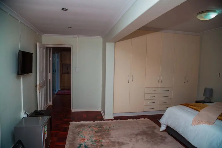 Room 4 of 17