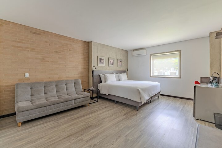 Room 5 of 19