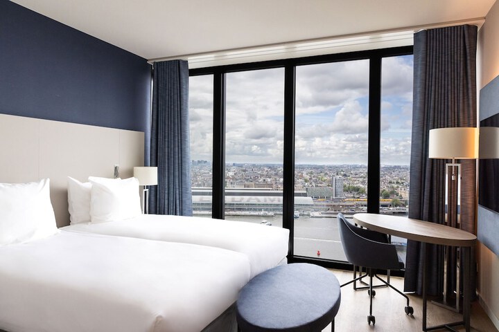 Room 10 of 15