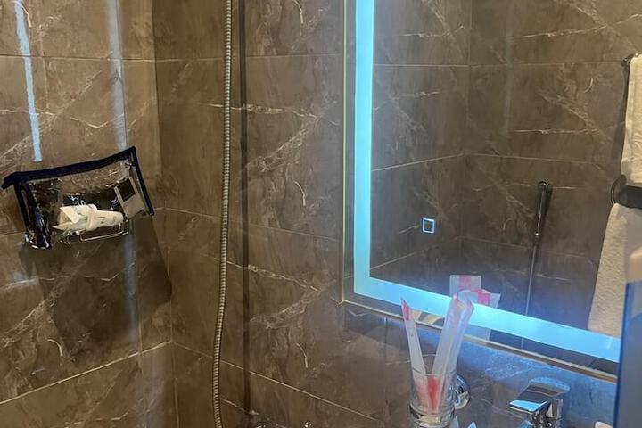 Room 49 of 64