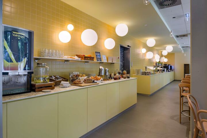 Breakfast/Coffee Service 36 of 45