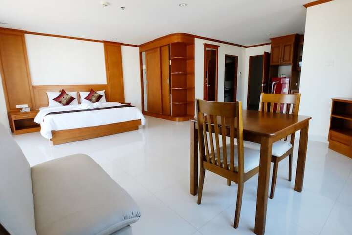 Room 5 of 40