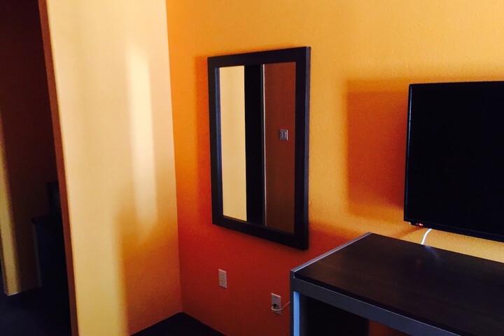 Room 2 of 27