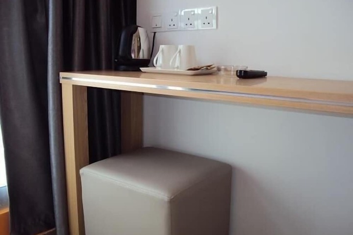 Room 16 of 24