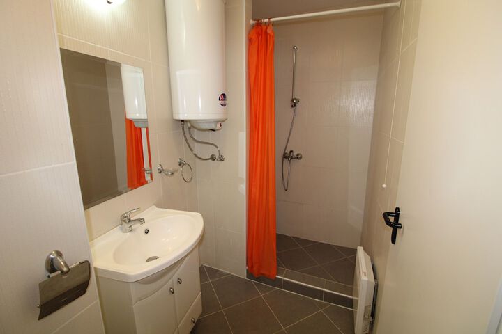 Room 125 of 177