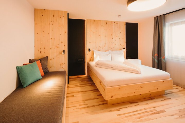 Room 16 of 117