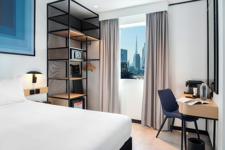 Room 8 of 95