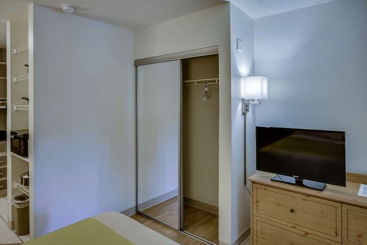 Room 4 of 34