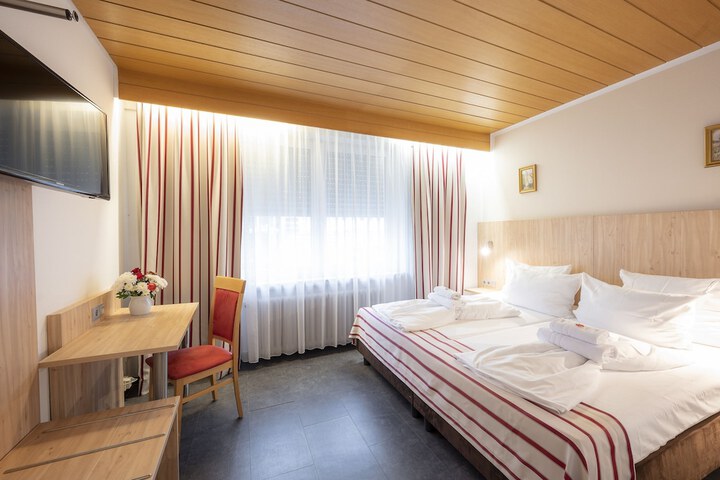 Room 28 of 63