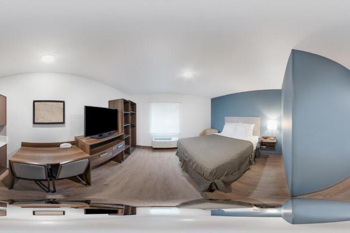 1 Queen Bed (13 of 17)